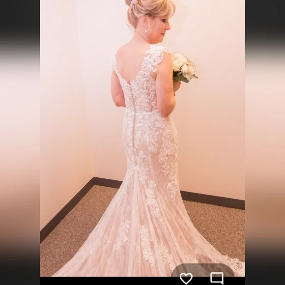 Wedding Dress - Picture 2 of 8